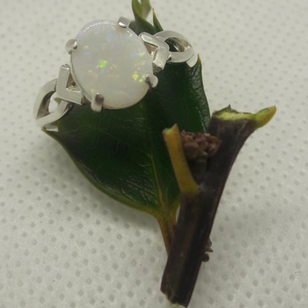 STERLING SILVER OPAL RING SIZE 7